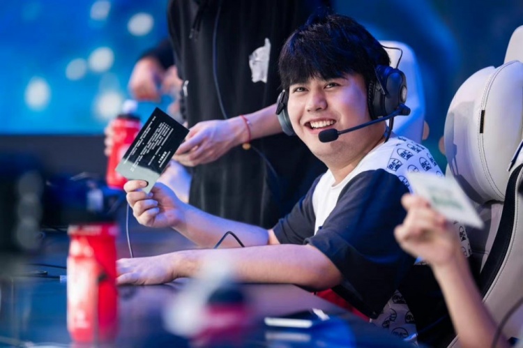 凤凰虽在控 凤凰虽在控